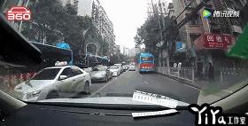 DƬ